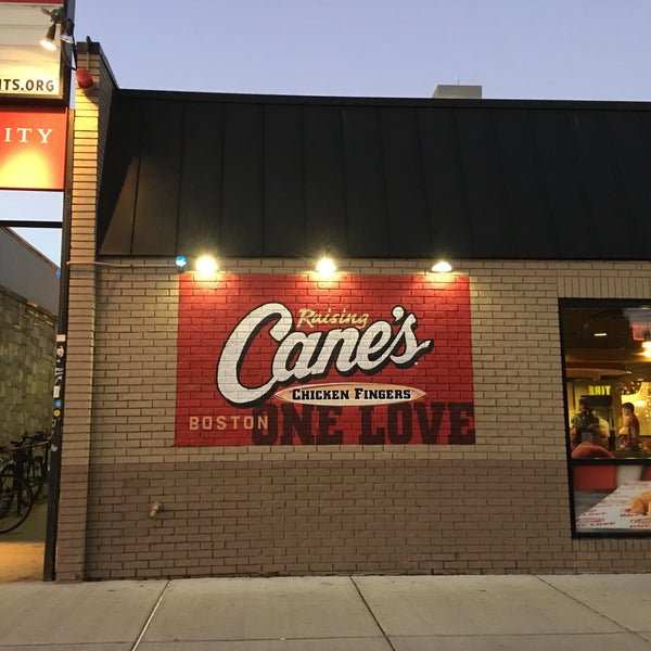 Photo taken at Raising Cane&#39;s Chicken Fingers by shuyo on 10/10/2017