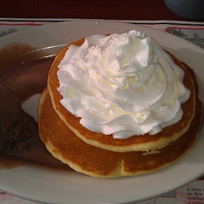 Photo taken at Four Star Diner Union City by Zoe A. on 12/23/2012