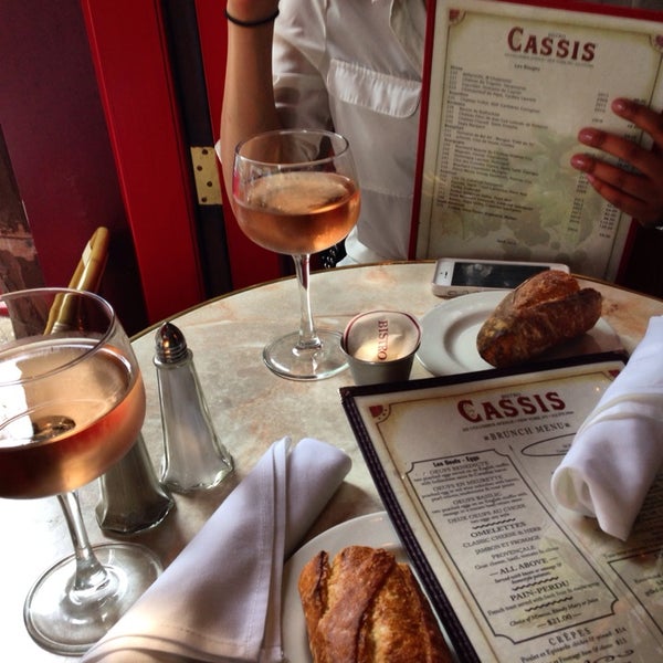 Das Foto wurde bei Bistro Cassis Restaurant von Mandi am 5/10/2014 aufgenommen