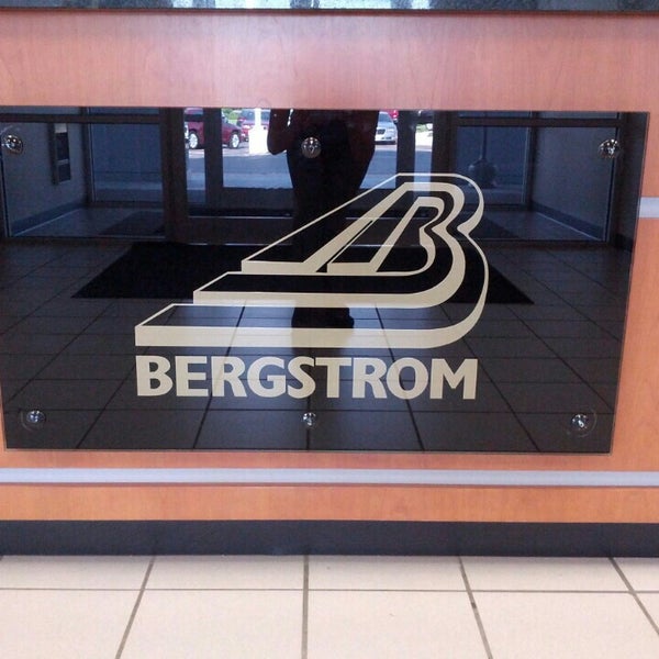 7/13/2013にElizabeth F.がBergstrom Ford of Oshkoshで撮った写真
