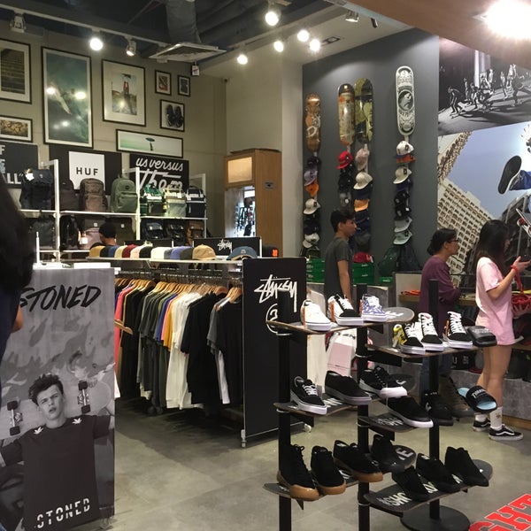 Sunway pyramid hotsell daniel wellington