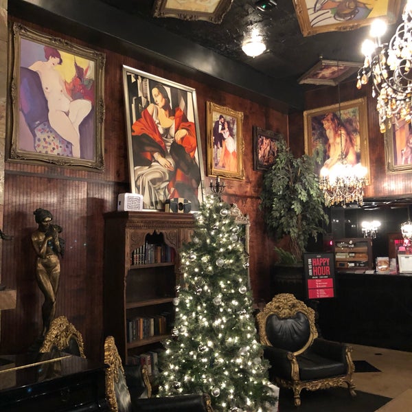 12/8/2018 tarihinde Louis K.ziyaretçi tarafından Artisan Hotel Boutique and Lounge'de çekilen fotoğraf