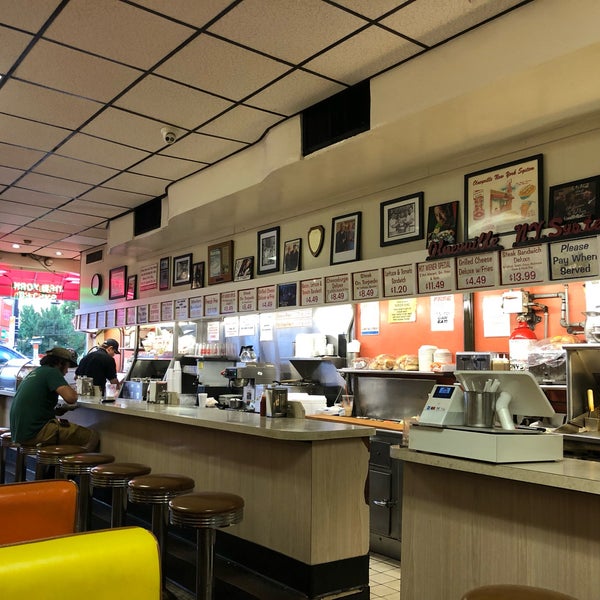 6/14/2022 tarihinde Louis K.ziyaretçi tarafından Olneyville New York System Restaurant'de çekilen fotoğraf