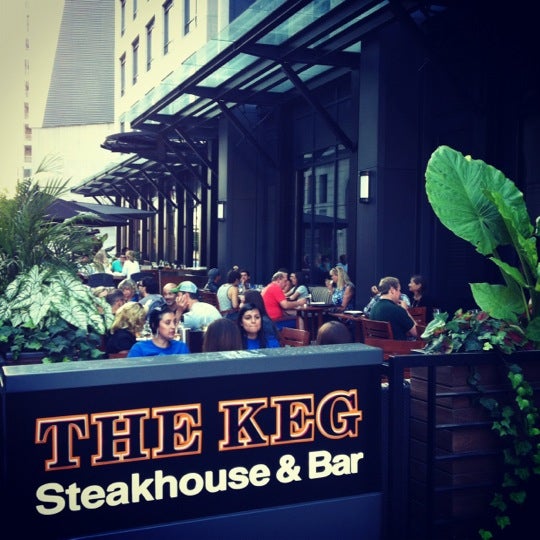 8/18/2012 tarihinde Jonathan H.ziyaretçi tarafından The Keg Steakhouse + Bar - Esplanade'de çekilen fotoğraf