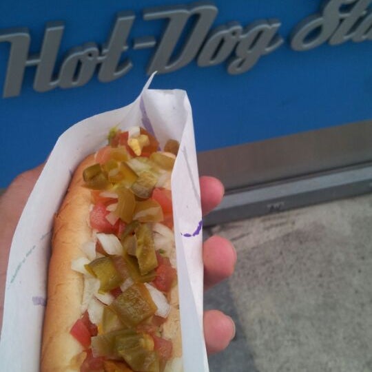 Photo taken at Terraza Modelo Hot-Dog Stand by Edgar R. on 6/4/2012