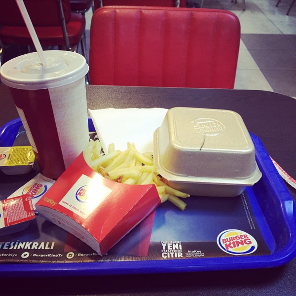 รูปภาพถ่ายที่ Burger King โดย Ahmet k. เมื่อ 1/6/2015