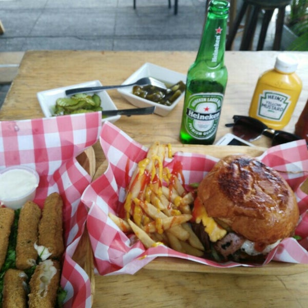 7/3/2015에 Dann G.님이 American Burger&#39;s에서 찍은 사진