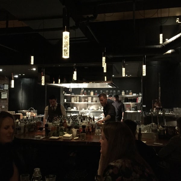 Foto tomada en The Bar Downstairs and Kitchen  por Tai S. el 4/28/2018