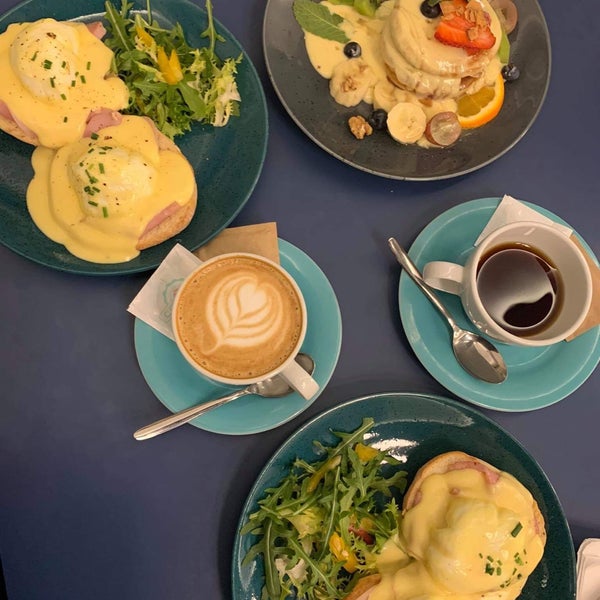Cute place with lovely breakfast all day(we tried egg benedict but the egg should be less made, and tasty pancakes with vanilla puding) also they have great vietnamese dishes.