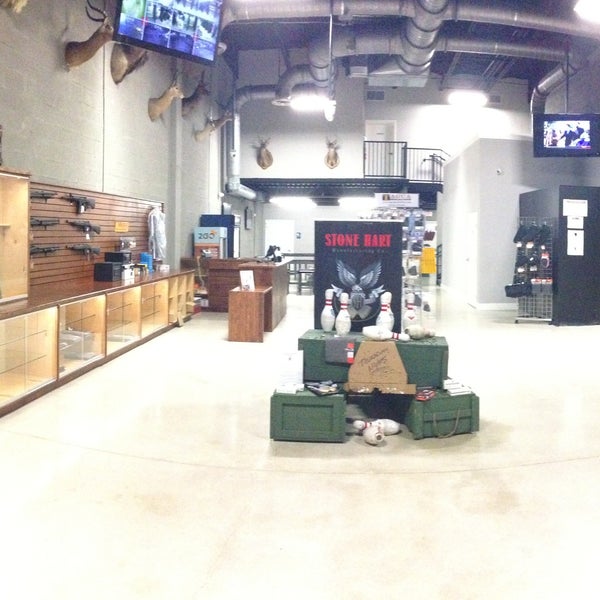 9/6/2013にStone Hart&#39;s Gun Club &amp; Indoor RangeがStone Hart&#39;s Gun Club &amp; Indoor Rangeで撮った写真