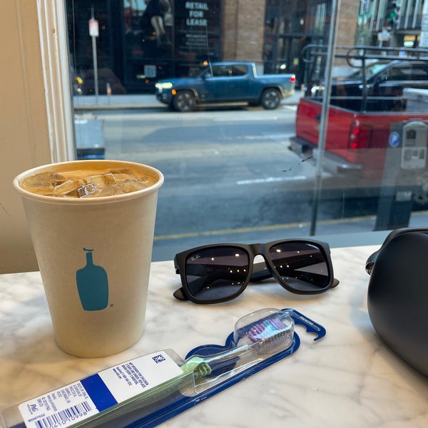 Photo taken at Blue Bottle Coffee by Andreas H. on 3/24/2023