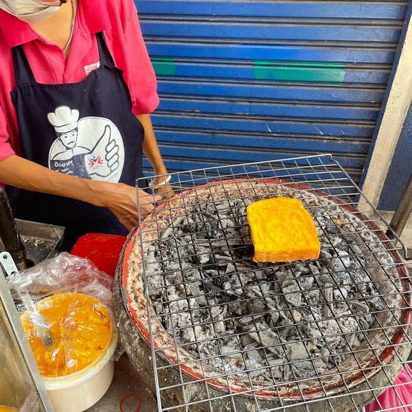 9 Baht Toast Lady ตลาดน้อย พระนคร, กรุงเทพมหานคร
