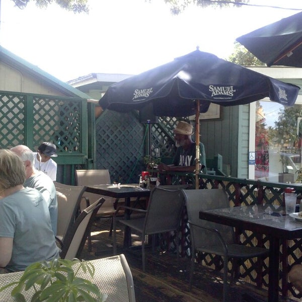 Three's Bar & Grill Seafood Restaurant