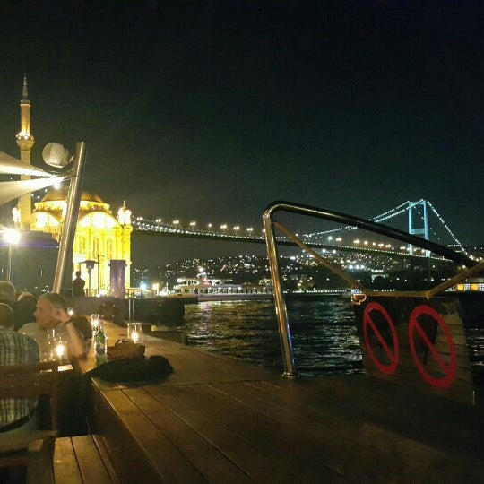 Das Foto wurde bei Cruise Lounge Bar at Radisson Blu Bosphorus Hotel von Fatih Y. am 8/26/2015 aufgenommen