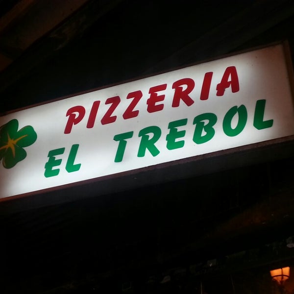 Photo taken at Pizzería El Trébol by Danilo N. on 8/28/2013