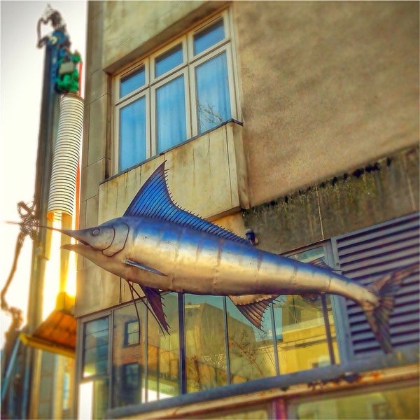 Снимок сделан в The Fish Shop at Kensington Place пользователем Chris K. 2/10/2015