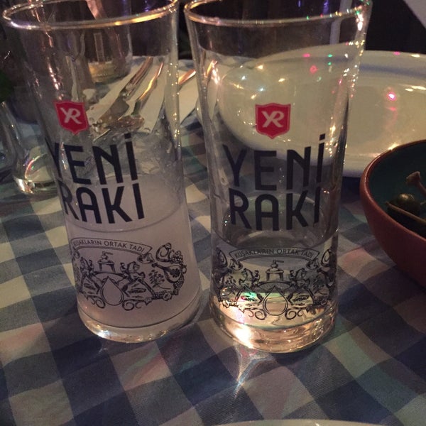 รูปภาพถ่ายที่ Bebek Kasap &amp; Steak House โดย Cüneyt U. เมื่อ 2/18/2018