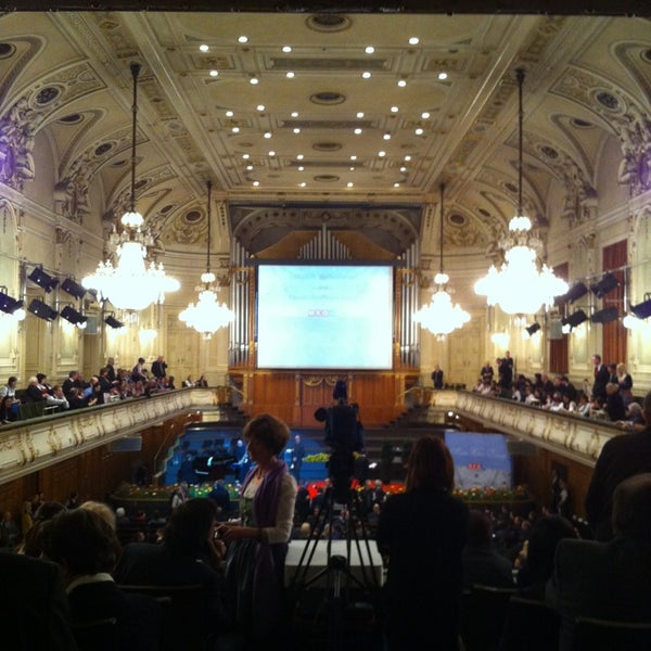 รูปภาพถ่ายที่ Congress Graz โดย Stefan R. เมื่อ 1/23/2013