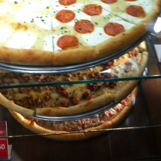 Das Foto wurde bei Panino&#39;s Pizza &amp; Grill von Leslie B. am 12/16/2012 aufgenommen