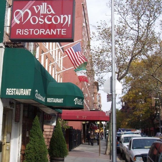 9/4/2014 tarihinde Villa Mosconi Restaurantziyaretçi tarafından Villa Mosconi Restaurant'de çekilen fotoğraf