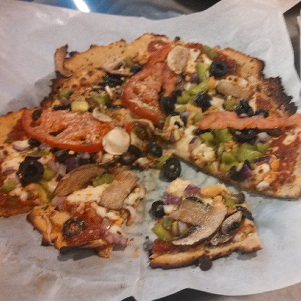 Das Foto wurde bei The Healthy Pizza Company von William C. am 9/14/2013 aufgenommen