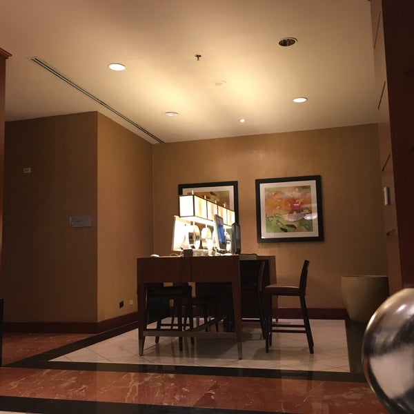 Photo taken at Hilton Chicago/Magnificent Mile Suites by Gracie L. on 3/18/2017