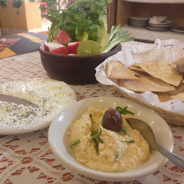 4/7/2018 tarihinde Raquel C.ziyaretçi tarafından Restaurant Árabe Miguel'de çekilen fotoğraf