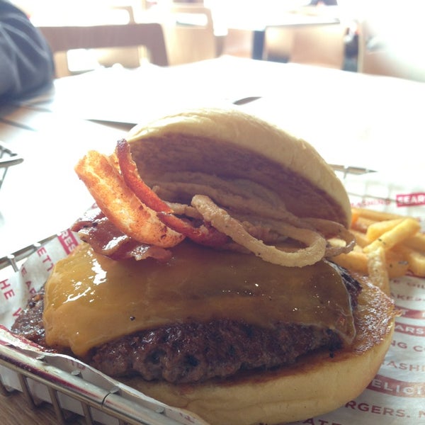 รูปภาพถ่ายที่ Smashburger โดย Lester D. เมื่อ 1/28/2013