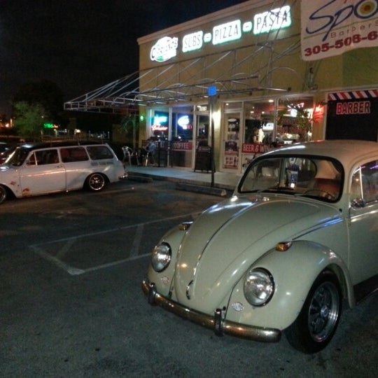Foto scattata a Cipriano&#39;s Pizzeria &amp; Restaurant da Kris R. il 2/10/2013