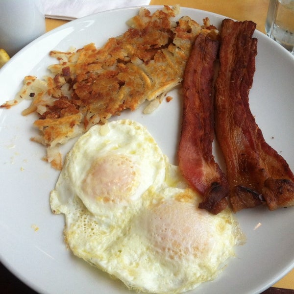 Das Foto wurde bei Eggsperience Breakfast &amp; Lunch - Park Ridge von Joey D. am 10/15/2013 aufgenommen