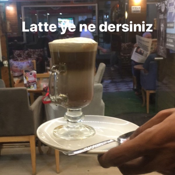 รูปภาพถ่ายที่ İlyada Cafe โดย Veysel G. เมื่อ 9/22/2017