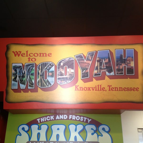 3/17/2013 tarihinde Chelsey H.ziyaretçi tarafından MOOYAH Burgers, Fries &amp; Shakes'de çekilen fotoğraf