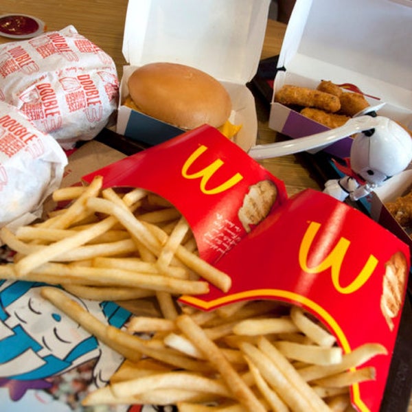 รูปภาพถ่ายที่ McDonald&#39;s โดย Bahar M. เมื่อ 7/17/2019