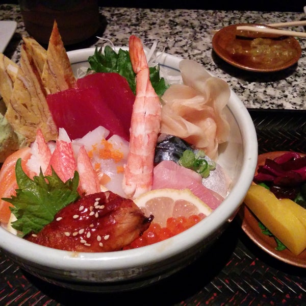 Foto diambil di Sushi Den oleh Erika Y. pada 1/21/2015