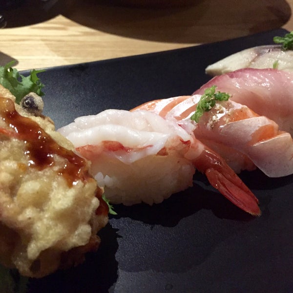 Photo taken at Sakanaya Restaurant by H on 10/26/2015