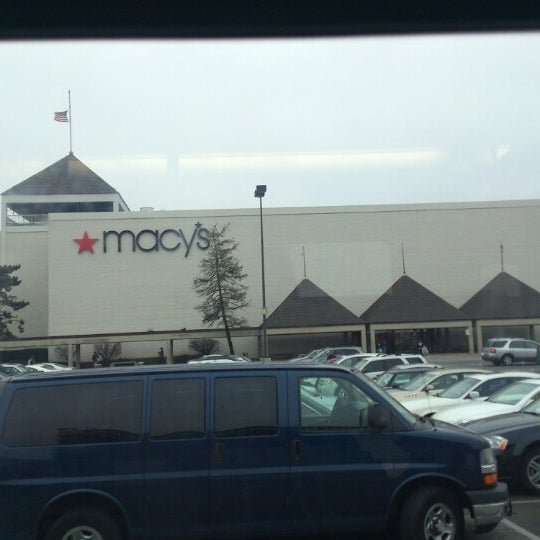 Foto diambil di Fayette Mall oleh irach pada 12/18/2012