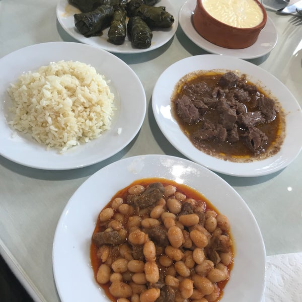 Das Foto wurde bei Yeşil Ayder Restaurant von Murat K. am 7/10/2018 aufgenommen
