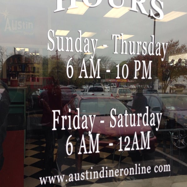 Снимок сделан в Austin Diner пользователем Louise H. 12/7/2013