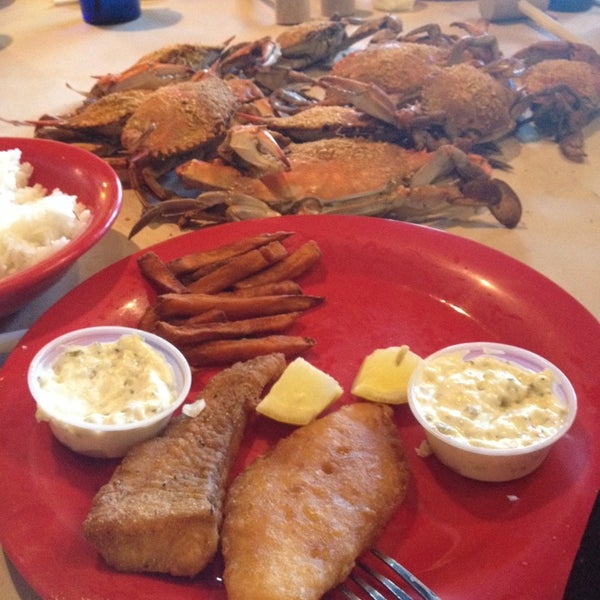 2/17/2014 tarihinde Belinda S.ziyaretçi tarafından Crab Corner Maryland Seafood House'de çekilen fotoğraf