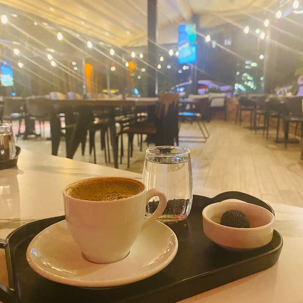 Foto scattata a Çamlıca Cafe &amp; Bistro da 🌿 il 9/7/2023