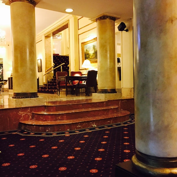 รูปภาพถ่ายที่ Marriott Plaza Hotel โดย Jim V. เมื่อ 10/21/2015