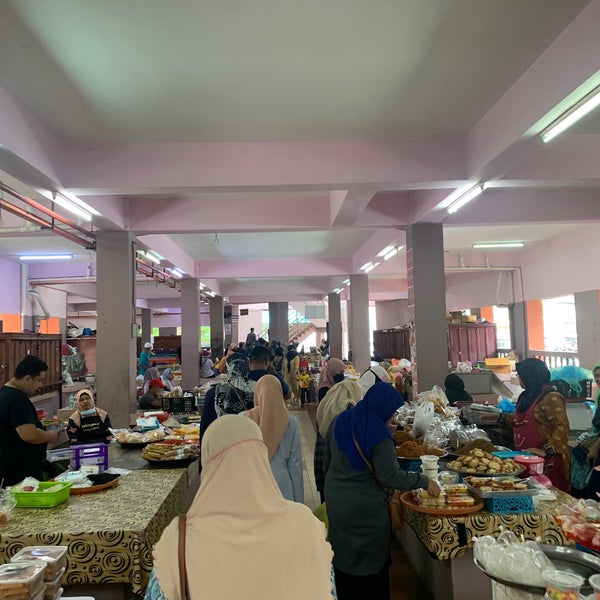 Photo taken at Pasar Besar Siti Khadijah by idayuznl on 5/7/2022