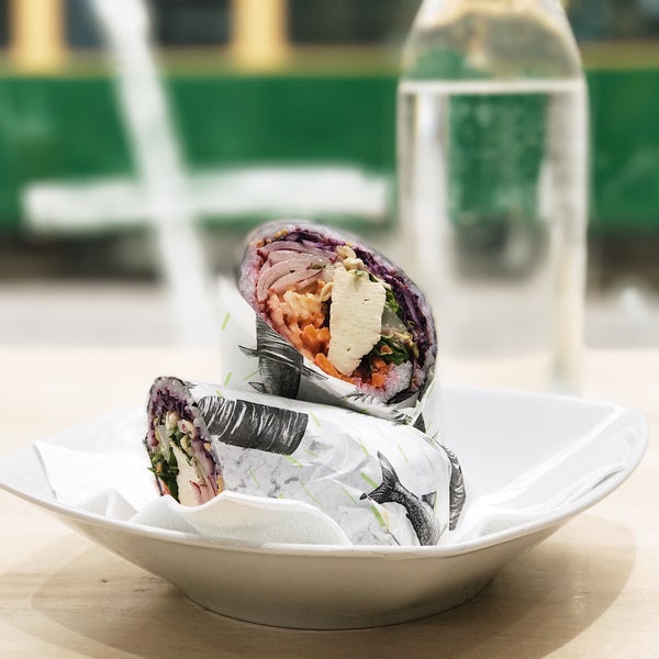 A vegan sushi burrito "Tokyo bitch" 5/5