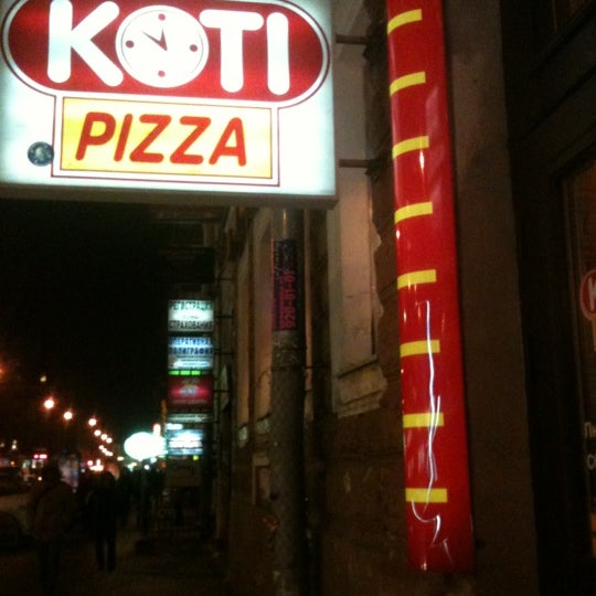 Снимок сделан в Koti pizza пользователем Polina Y. 12/18/2012