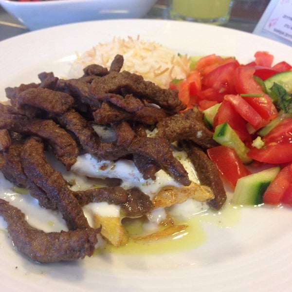 Photo taken at Dengeli Kafe &amp; Restoran by Gökhan Y. on 5/28/2014