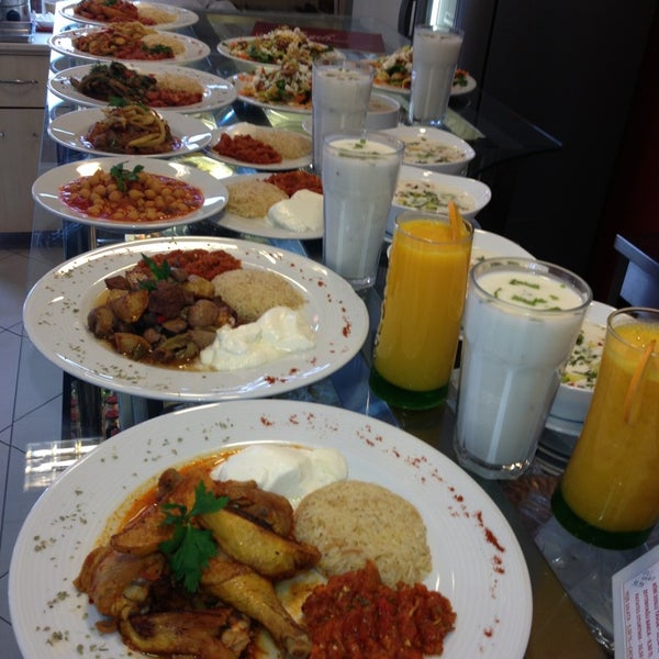 รูปภาพถ่ายที่ Dengeli Kafe &amp; Restoran โดย Gökhan Y. เมื่อ 4/9/2013