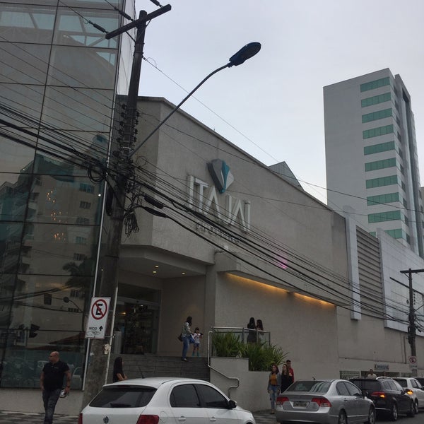 Das Foto wurde bei Itajaí Shopping Center von Rosieli S. am 10/22/2016 aufgenommen