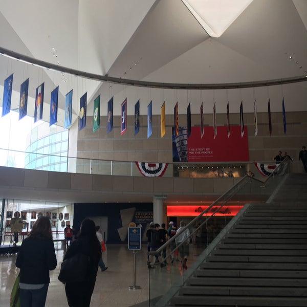 Photo taken at National Constitution Center by Rebecca B. on 4/13/2018