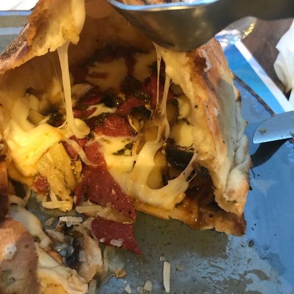 9/22/2017에 Murat A.님이 Emporio Pizza &amp; Pasta에서 찍은 사진