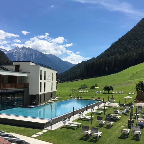 Foto tirada no(a) Alpin &amp; Spa Resort Schwarzenstein in Südtirol por Federica em 7/13/2020